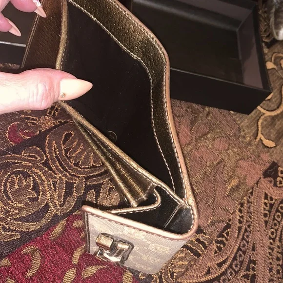Authentic Gucci GG trifold bow wallet - Picture 12 of 14